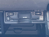 【ETC2.0(DSRC/ITSスポット)】ETCカードを挿入すれば料金所はノンストップで通過できます。ETC限定の割引や、高速道路の情報提供サービスを利用できます。