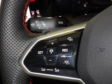Travel Assist。設定した速度を上限に自動で加減速し、一定の車間距離,およ走行レーンを保つことでロングドライブの疲労を軽減します。