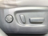 【パワーシート】スイッチ一つで簡単にシートの微調整が可能!電動だから力もいりません!快適なシートポジションにセットして、快適なドライブをお楽しみください。