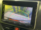 【バックカメラ】駐車時に後方がリアルタイム映像で確認できます。大型商業施設や立体駐車場での駐車時や、夜間のバック時に大活躍!運転スキルに関わらず、今や必須となった装備のひとつです!