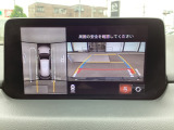 狭い場所での駐車やすれ違いなどでより的確な運転操作に役立つ360°ビューモニターが装備されています。