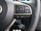 レーダークルーズコントロール(全車速追従機能付)が装備されています。高速道路で定速走行だけでなく、0km/hから約100km/hの広い範囲で先行車との車間距離を適切に保ちながら追従走行ができます。