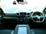 大きなフロントガラス☆!!見切り良好で運転もしやすいです!!!