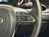 【レーダークルーズコントロール】従来のクルコンの機能に加え、先行車に接近すると、安全な車間距離を保ちながら先行車の車速に合わせ追従するシステム。
