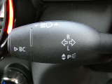 ウィンカーレバーとワイパーレバーが国産車とは左右逆になります!