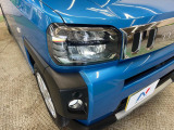 【LEDヘッドライト】悪天候や夜間走行時も良好な視界を確保し安心して運転できる高輝度LEDヘッドライトを装備!点灯速度が早く、消費電力も抑えられています。