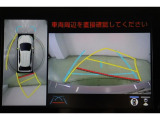 ハンドル操作に連動してガイドラインが変化するバックカメラ搭載です。クルマは構造上たくさんの死角がありますので、とても便利な機能ですね。あくまで補助の為の装備ですのでバックは目視での確認が大事ですよ!