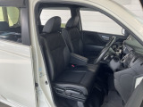 長時間運転しても疲れにくい素材にこだわったフロントシート!