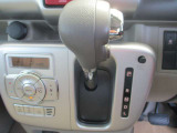 ★オートエアコン★温度設定だけで車がいつも快適に自動調整します♪風量や吹き出し口も自動で行われます。もちろんお好みの設定にも調整可能です♪