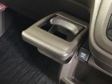 収納タイプのドリンクホルダーは不要な時はしまっておけます