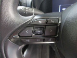 ステアリングから手を放さず、運転に集中したまま手元でオーディオ等の操作ができます。