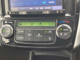 オートエアコンは温度を設定するだけで、自動で風量などを設定してくれます。運転しながら操作も必要ないので、安全性も向上します。