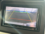 【バックカメラ】駐車時に後方がリアルタイム映像で確認できます。大型商業施設や立体駐車場での駐車時や、夜間のバック時に大活躍!運転スキルに関わらず、今や必須となった装備のひとつです!