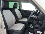 運転席のスペースはゆったりしていて、視界も広く確保されているので普段の運転からロングドライブまで快適です。
