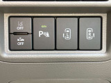 車線逸脱警報装置、エマージェンシーブレーキ、バックソナーOFFスイッチ、両側オートスライドドアスイッチです。