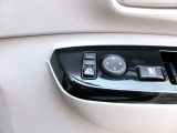 ドアミラーの鏡面の調節、格納は運転席からすべて操作できます!