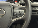 【レーダークルーズコントロール】従来のクルコンの機能に加え、先行車に接近すると、安全な車間距離を保ちながら先行車の車速に合わせ追従するシステム。