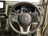 ハンドルにHondaセンシング系のクルーズコントロールやレーンキープアシストなどのスイッチと、オーディオの操作スイッチが装備されています。ハンドルから手を離さず安全に操作できます。