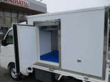 左側開口部です♪ちょっとしたお荷物の積込み、取り出しに便利です♪