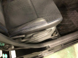 痛みの出やすい運転席シートの角、フロアマット、座面、ともに良好です