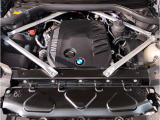 BMWのエンジンは世界的にも認められている高性能エンジンです。レスポンスがよく高回転型の心地よい吹きあがりなど駆け抜ける歓びのキーになる部分でございます。