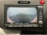 バックでの車庫入れも安心です! リアカメラが付いているバックモニター付のナビを装備しております。操作線もついており距離感も画面から確認できます。