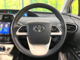 インテリアに合わせたデザインのステアリングは、運転される方のことも考え、運転しやすい形状、大きさです。是非一度、実際に触ってお確かめください。