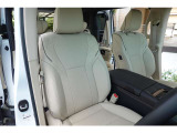運転席・プレミアムナッパーレザーシート(ベージュレザー)・メモリー付きパワーシート・シートベンチレーション(Hot&Cool)