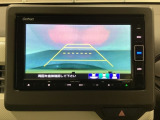 バックでの車庫入れも安心です! リアカメラが付いているバックモニター付のナビを装備しております。操作線もついており距離感も画面から確認できます。