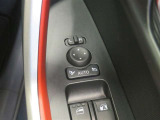 電動格納ミラー! スイッチひとつでミラーを畳めます。