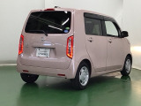 プライバシーガラスが装備されています。外を見るときには気にならずに、後方車両からは車内が見えにくくなってます