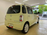 当店では車両本体価格以外に、諸費用を含めた支払総額も表示しておりますので、お客様の予算にピッタリのおクルマお選びができます。コーティングやJAFをセットにしたオトクな購入パックも好評です。