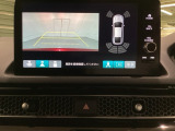 バックでの車庫入れも安心です! リアカメラが付いているバックモニター付のナビを装備しております。バンパーについているソナーや、操作線もついており距離感も画面から確認できます。