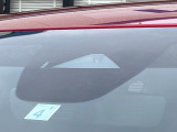【スマートブレーキサポート】走行中に前方の車両等を認識し、衝突しそうな時は警報とブレーキで衝突回避と被害軽減をアシスト。より安全にドライブをお楽しみいただけます。