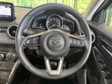 インテリアに合わせたデザインのステアリングは、運転される方のことも考え、運転しやすい形状、大きさです。是非一度、実際に触ってお確かめください。