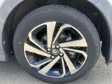 純正アルミ。タイヤサイズは195/600R17、現在は夏タイヤ装着で残り溝は約6ミリです