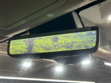 【デジタルインナーミラー】後席の大きな荷物や同乗者で後方が確認しづらい時でも安心!カメラが撮影した車両後方の映像をルームミラー内に表示。クリアな視界で状況の確認が可能です!