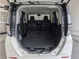 2列目シートを倒すと、大きな荷物の積載も可能です