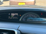 【スピードメーター】メーターがシンプルで見やすく運転しやすいですね!【シフトレバー】シフトの操作がしやすく快適なドライブを楽しんでいただけます!