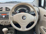インテリアに合わせたデザインのステアリングは、運転される方のことも考え、運転しやすい形状、大きさです。是非一度、実際に触ってお確かめください。