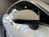 メルセデスの認定中古車「サーティファイドカー」には、最大100項目にも及ぶ点検・整備項目が設定されています>