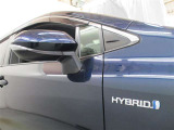 ドアミラーは電動格納機能もあります。駐車する際にこの機能があると大変便利ですね。