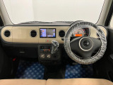 【インテリア正面】視界が広く見渡しやすく手の届く範囲にスイッチもデザインされており、とっても使いやすいです。ぜひ店頭でご覧ください。