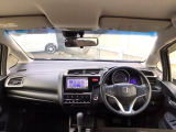 【前方視界】開放的な前方視界!運転がしやすく疲れにくいです♪窓が大きく、見通しがとっても良いおクルマですよ♪