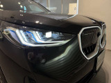 BMWの伝統の丸目4灯ヘッドライトでございます。LEDライトで視認性もよく明るく安全性の向上につながります。