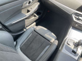 また、BMW正規認定中古車は、エマージェンシーサービスが自動付帯。24時間365日、皆様のカーライフをサポート致します。確かな安心のうえで、「駆けぬける歓び」をご堪能ください。