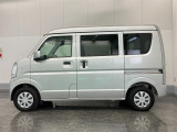 スライドドアなので狭い場所でも開閉しやすい