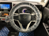 【ハンドル回り】インテリアに合わせたデザインのステアリングは、運転される方のことも考え、運転しやすい形状、大きさです。ぜひ一度、実際に触ってお確かめください。