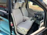 自社整備工場併設! 納車整備からアフターフォローまでお任せください。 車検や定期点検、オイル交換はもちろん、ナビやドラレコ、バックカメラ、ETC等の取り付けも当店にお任せください。
