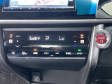 オートエアコンと運転席と助手席にシートヒーターも装備されてますので寒い日にも快適です。